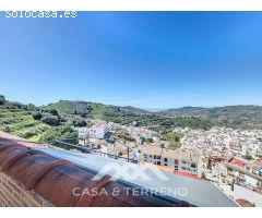 Se vende: Amplio Chalet a Poca Distancia del Centro de Cómpeta