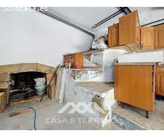 Se vende: Amplio Chalet a Poca Distancia del Centro de Cómpeta