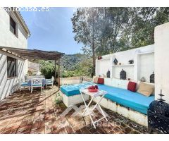 Se vende: Casa con Dos Viviendas, Piscina y Vistas Panorámicas cerca de Comares