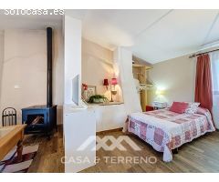 Se vende: Casa con Dos Viviendas, Piscina y Vistas Panorámicas cerca de Comares