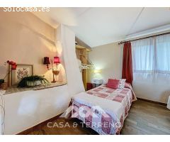 Se vende: Casa con Dos Viviendas, Piscina y Vistas Panorámicas cerca de Comares