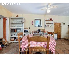Se vende: Casa con Dos Viviendas, Piscina y Vistas Panorámicas cerca de Comares