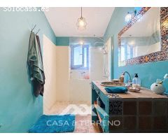 Se vende: Casa con Dos Viviendas, Piscina y Vistas Panorámicas cerca de Comares