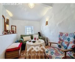 Se vende: Casa con Dos Viviendas, Piscina y Vistas Panorámicas cerca de Comares