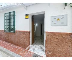 Se vende: Casa de pueblo modernizada con vistas al mar y dos viviendas en