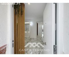 Se vende: Casa de pueblo modernizada con vistas al mar y dos viviendas en