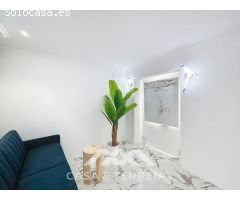 Se vende: Casa de pueblo modernizada con vistas al mar y dos viviendas en
