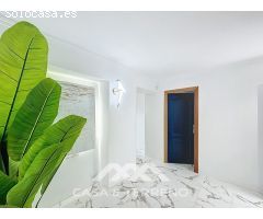 Se vende: Casa de pueblo modernizada con vistas al mar y dos viviendas en