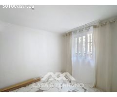 Se vende: Casa de pueblo modernizada con vistas al mar y dos viviendas en