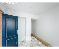 Se vende: Casa de pueblo modernizada con vistas al mar y dos viviendas en