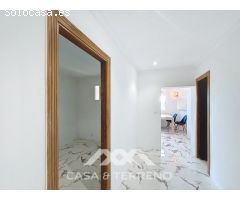 Se vende: Casa de pueblo modernizada con vistas al mar y dos viviendas en