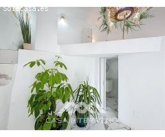 Se vende: Casa de pueblo modernizada con vistas al mar y dos viviendas en