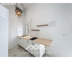 Se vende: Casa de pueblo modernizada con vistas al mar y dos viviendas en