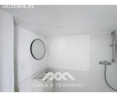 Se vende: Casa de pueblo modernizada con vistas al mar y dos viviendas en