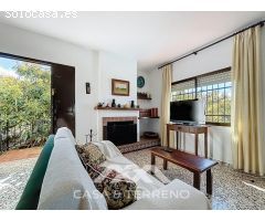 Se vende: Casa de campo con vistas al mar y gran parcela en Almayate Alto