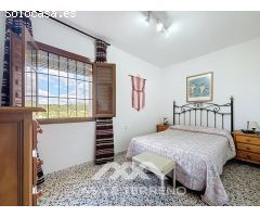 Se vende: Casa de campo con vistas al mar y gran parcela en Almayate Alto