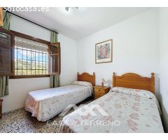 Se vende: Casa de campo con vistas al mar y gran parcela en Almayate Alto