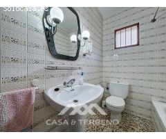 Se vende: Casa de campo con vistas al mar y gran parcela en Almayate Alto