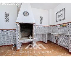 Se vende: Casa de campo con vistas al mar y gran parcela en Almayate Alto