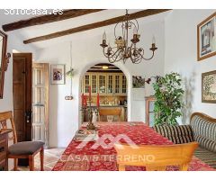 Se vende: Un lugar para llegar y quedarse: Villa mediterránea con alma y vistas