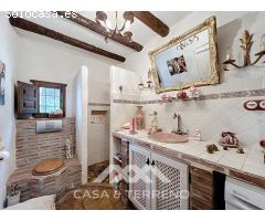 Se vende: Un lugar para llegar y quedarse: Villa mediterránea con alma y vistas