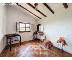 Se vende: Un lugar para llegar y quedarse: Villa mediterránea con alma y vistas