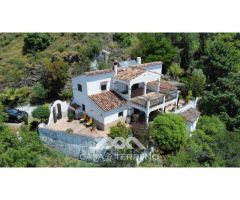 Se vende: Un lugar para llegar y quedarse: Villa mediterránea con alma y vistas