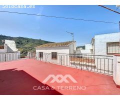 Se vende: Casa de pueblo con encanto y gran potencial en el corazón de Arenas
