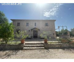 SE ALQUILA MARAVILLOSA CASA DE ESTILO MALLORQUÍN CON PISCINA