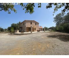 SE ALQUILA MARAVILLOSA CASA DE ESTILO MALLORQUÍN CON PISCINA