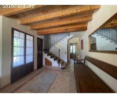 SE ALQUILA MARAVILLOSA CASA DE ESTILO MALLORQUÍN CON PISCINA