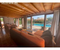 SE ALQUILA MARAVILLOSA CASA DE ESTILO MALLORQUÍN CON PISCINA