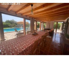SE ALQUILA MARAVILLOSA CASA DE ESTILO MALLORQUÍN CON PISCINA