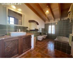 SE ALQUILA MARAVILLOSA CASA DE ESTILO MALLORQUÍN CON PISCINA