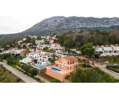 CHALET EN EL MONGO CON VISTAS A 2 KM DEL CASCO URBANO