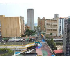 Apartamento reformado en zona Playa Levante de Benidorm. 2 dormitorios. Piscina.