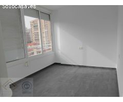 Apartamento reformado en zona Playa Levante de Benidorm. 2 dormitorios. Piscina.
