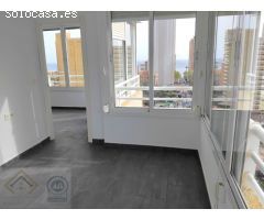 Apartamento reformado en zona Playa Levante de Benidorm. 2 dormitorios. Piscina.