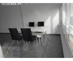 Apartamento reformado en zona Playa Levante de Benidorm. 2 dormitorios. Piscina.