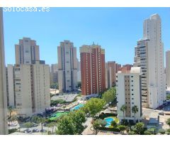 Piso en zona Levante de Benidorm. 2 dormitorios. Parking y piscina.
