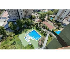 Piso en zona Levante de Benidorm. 2 dormitorios. Parking y piscina.
