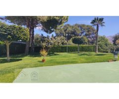 Piso en zona Levante de Benidorm. 2 dormitorios. Parking y piscina.