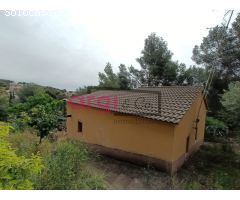 CASA AISLADA CON GRAN TERRENO Y PISCINA