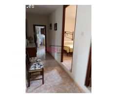 CASA AISLADA CON GRAN TERRENO Y PISCINA