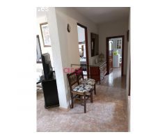 CASA AISLADA CON GRAN TERRENO Y PISCINA