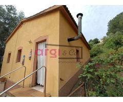 CASA AISLADA CON GRAN TERRENO Y PISCINA