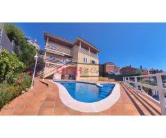 BONITA CASA CON PISCINA