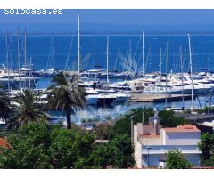 Ático dúplex con vistas al mar y parking en Roses