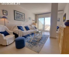 Ático dúplex con vistas al mar y parking en Roses