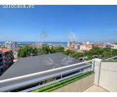 Ático dúplex con vistas al mar y parking en Roses